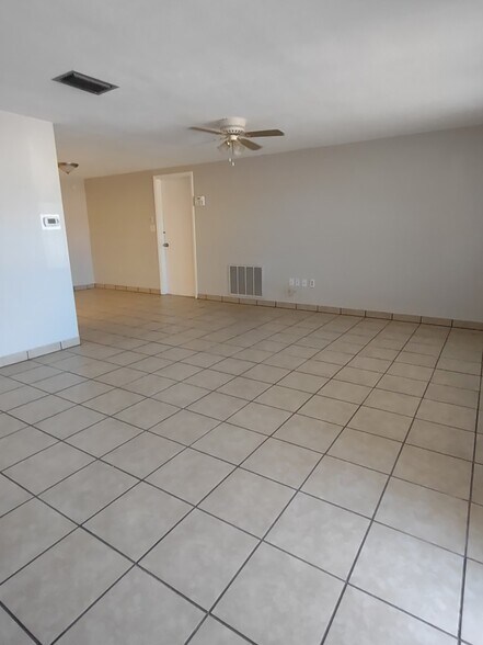 Building Photo - 12814 Spring Ave