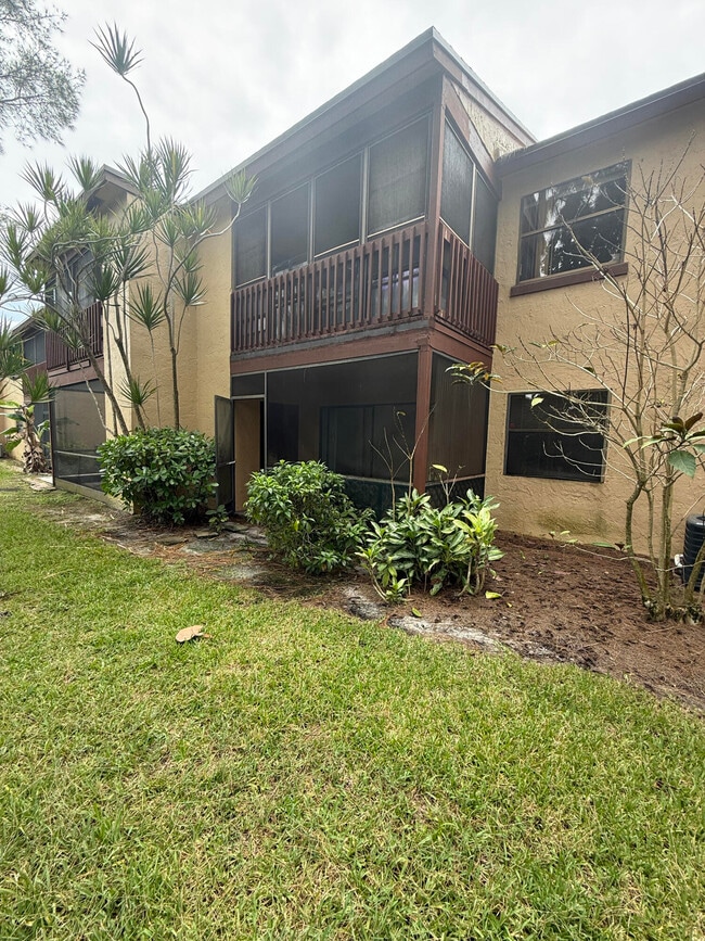 Building Photo - 1303 Lakeview Dr E