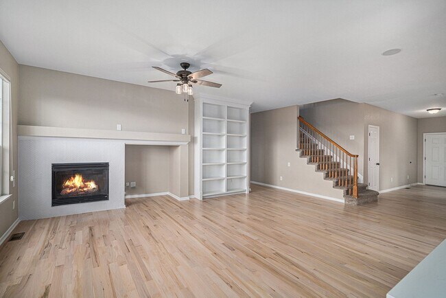 Building Photo - 4 bed/4 bath, Three Story Home Backing to ...