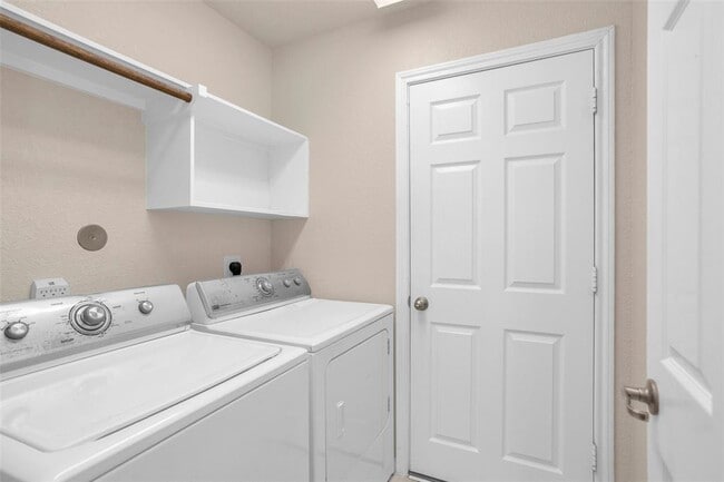 Building Photo - 24615 Tribeca Ln