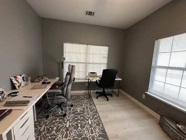 Building Photo - 9522 Sun Ml