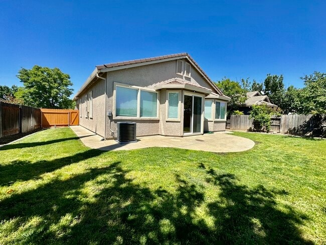 Building Photo - Beautifully Updated 3-Bedroom, 2-Bath Home...