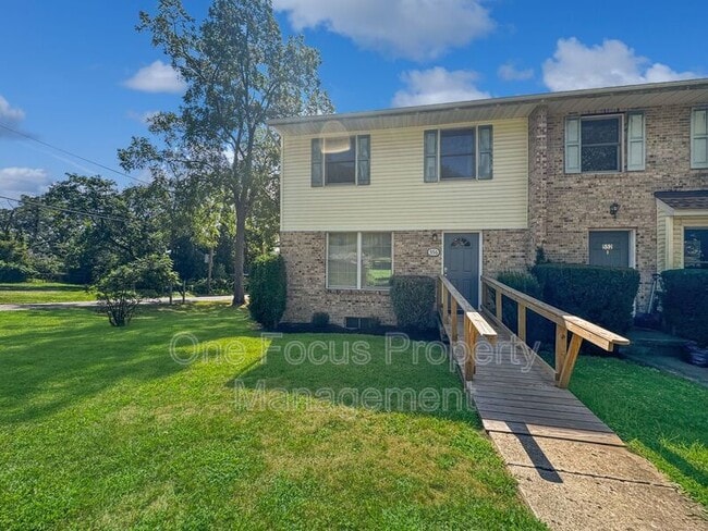 Primary Photo - 556 Becker St