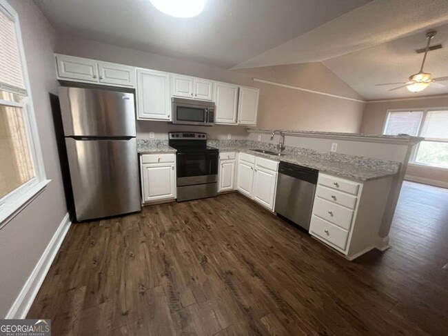 Building Photo - 545 Rustwood Dr