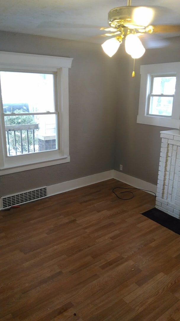 Building Photo - Single Family Home 4 Bedroom and 1.5 Bath For Rent