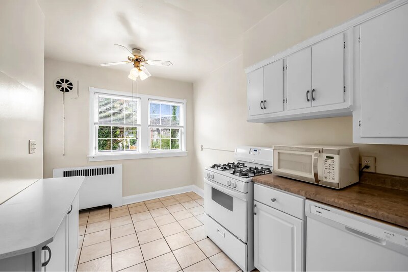 Building Photo - 205 Westowne Rd