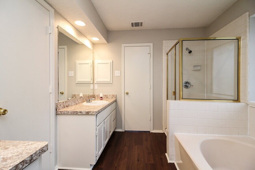 Building Photo - 819 Mayfield Dr