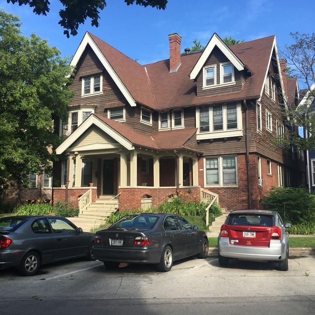 Primary Photo - 1862 N Cambridge Ave