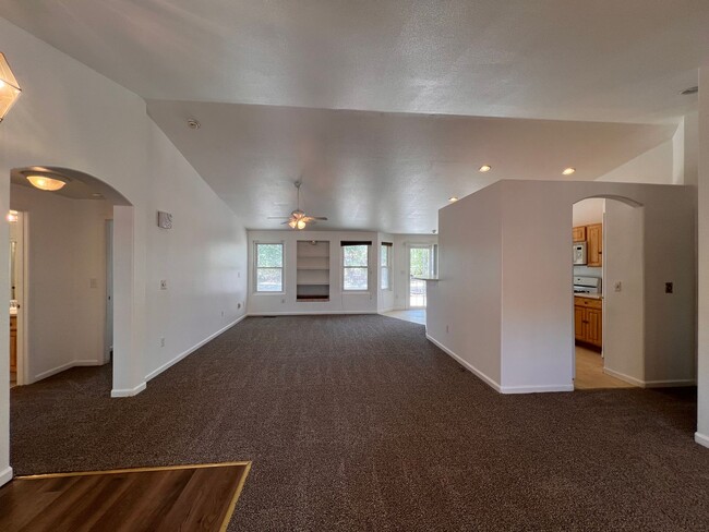 Building Photo - Quaint 3 Bedroom Fernley Home