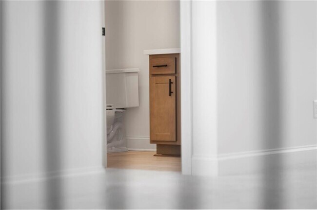 Building Photo - 1042 Winding Br Dr