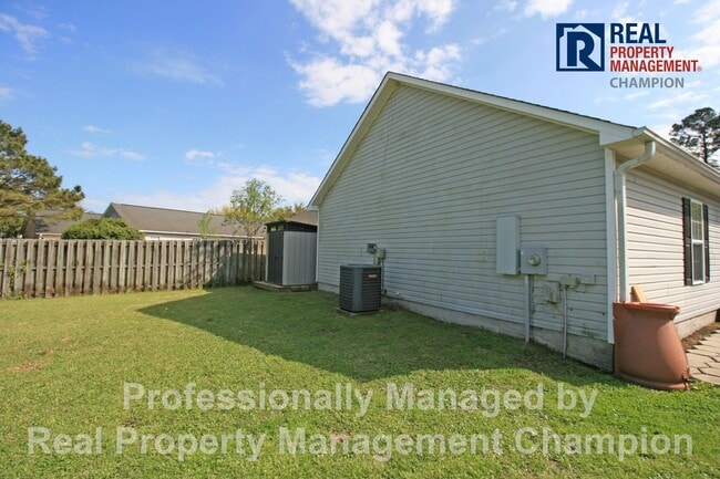 Building Photo - Immaculate 3 BD/2 BA Home w/Vaulted Ceilings, LVP Flooring and Fenced Yard