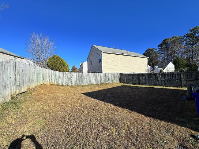 Building Photo - Well Maintained Home in Raleigh!