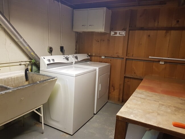Building Photo - 569 Whittier Ave