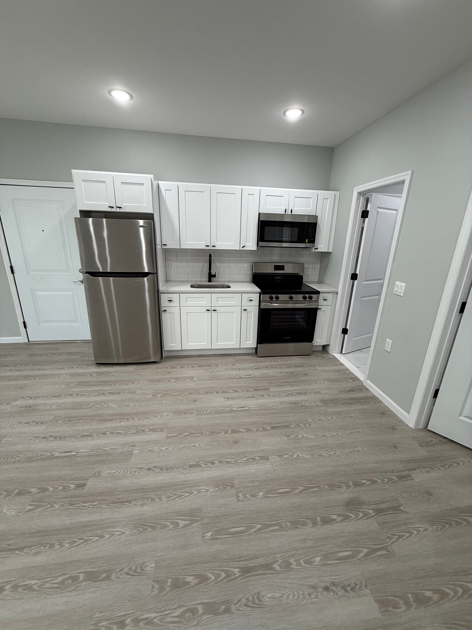 Building Photo - 456 Ellison St