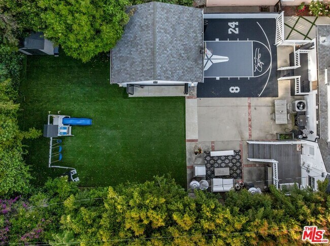 Building Photo - 4051 Beverly Glen Blvd