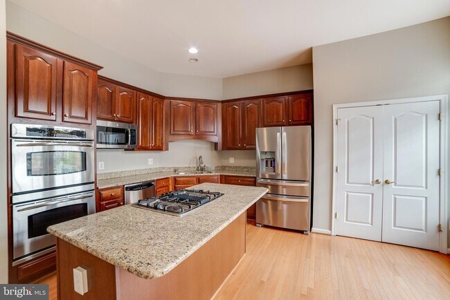 Building Photo - 22072 Avonworth Square