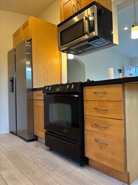 Unit 1 - 538 Brooks Ave