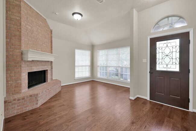 Building Photo - 3030 Hemingway Dr