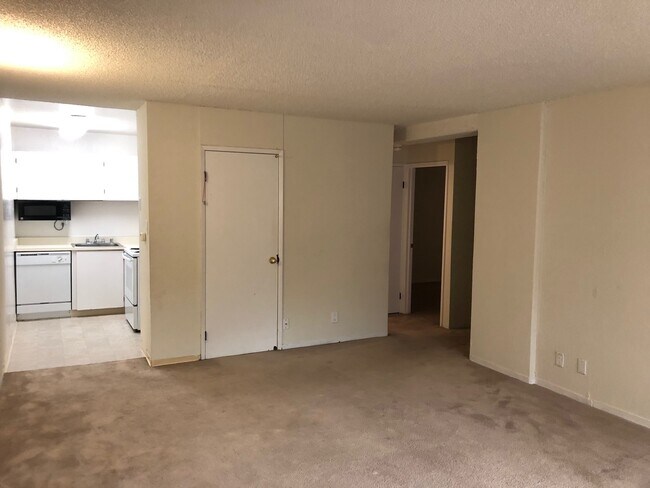 Building Photo - 2055 Sacramento St