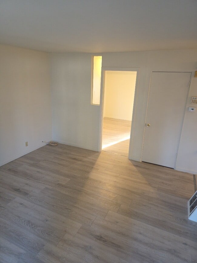 Building Photo - "Charming 3-Bed Gem on Perthshire Rd: Cozy Comfort in 1,033 Sq Ft!"