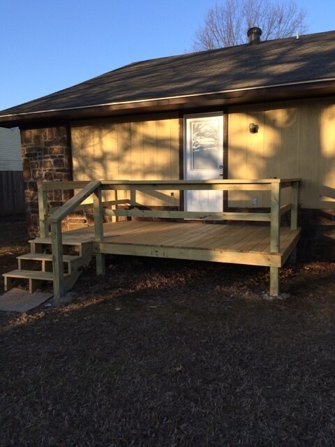 Building Photo - 8611-8611 Southridge Dr