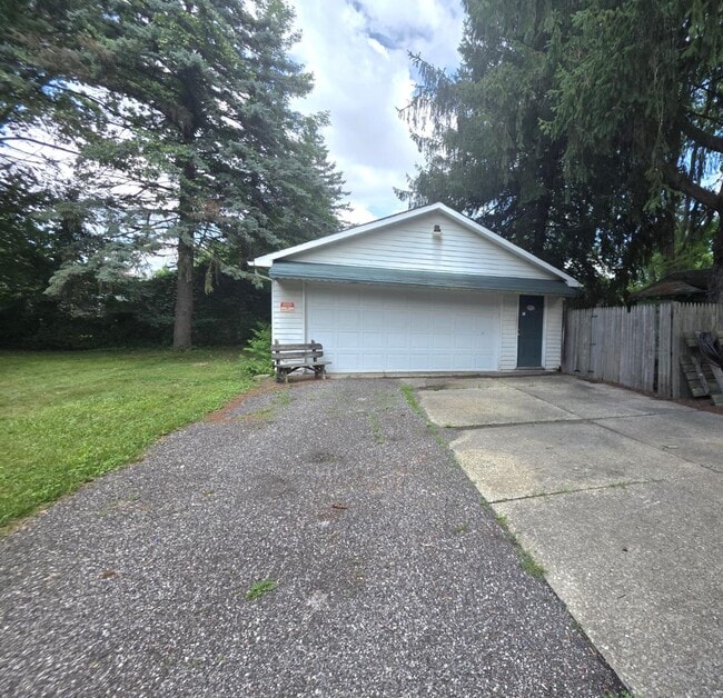 Building Photo - 745 Lafollette St