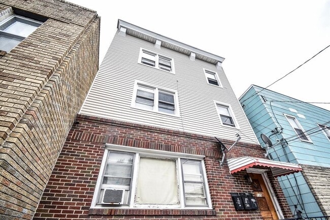 Primary Photo - 110 Laidlaw Ave