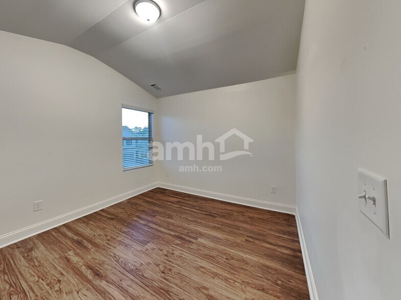 Building Photo - 460 Omnia Ridge Way