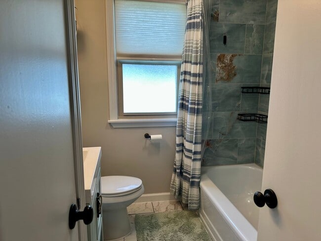 Building Photo - Beautiful house...RESERVE NOW FOR AUGUST 1...