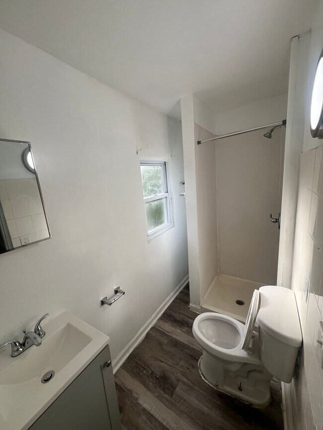 Building Photo - 22 1/2 Seward Ave