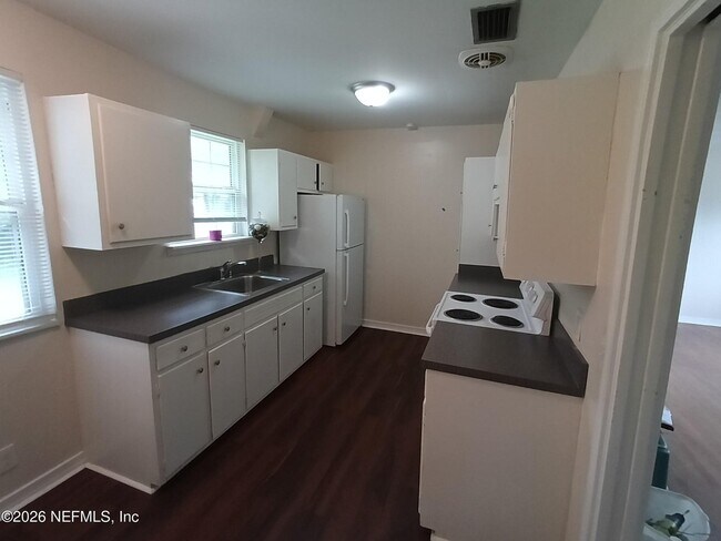 Building Photo - 4919 Avent Dr