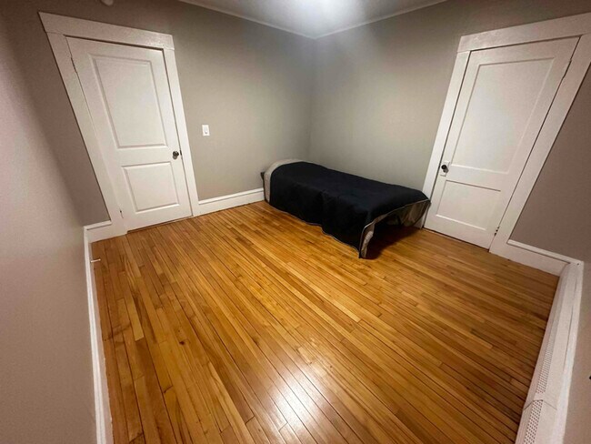 Building Photo - 12 Webster St