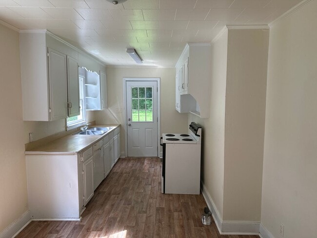 Building Photo - Charming 3 bedroom, 1 bathroom home availa...