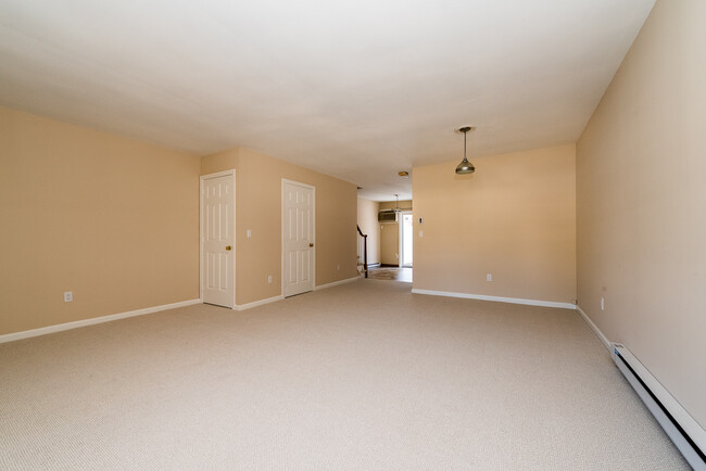 Building Photo - 16 Brantwood Dr