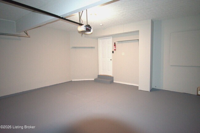 Building Photo - 10407 Pinoak View Dr