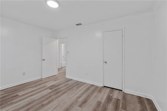 Building Photo - 200 Tanglewood Dr