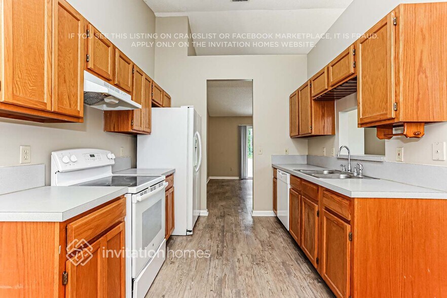 Building Photo - 2094 St Martins Dr W