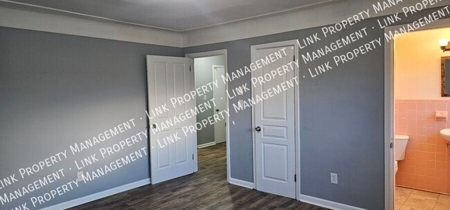 Building Photo - Fresh Painted 3 BR 1.5 BA in Red Bank for ...