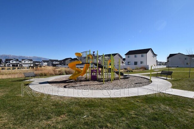 Building Photo - 2964 S 2500 W St