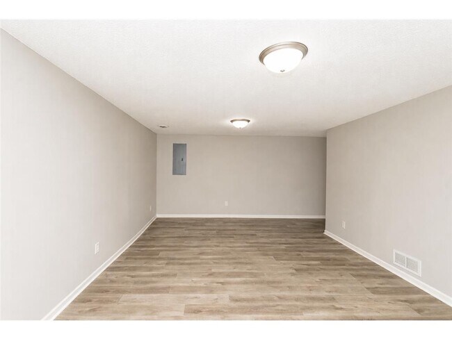 Building Photo - 2331 N Sheridan Ave