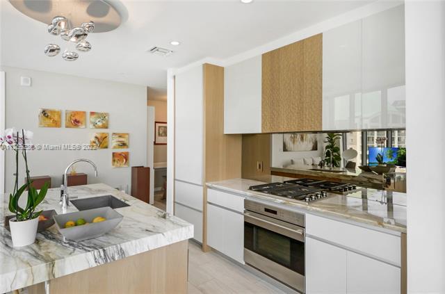 Building Photo - 2831 S Bayshore Dr