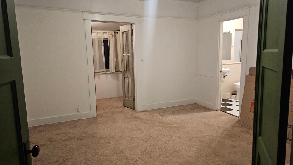 Building Photo - 314 W Ave 43