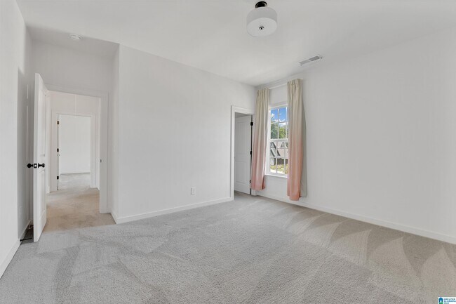 Building Photo - 1032 Clifton Rd