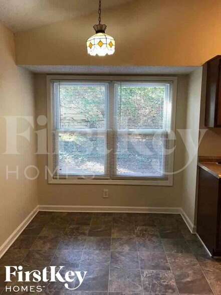 Building Photo - 5334 Memorial Ln SW