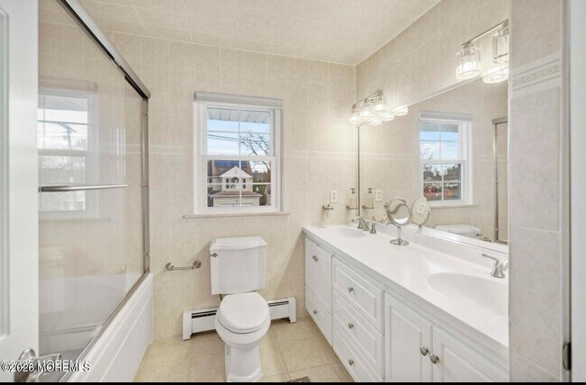 Building Photo - 146 S Bath Ave