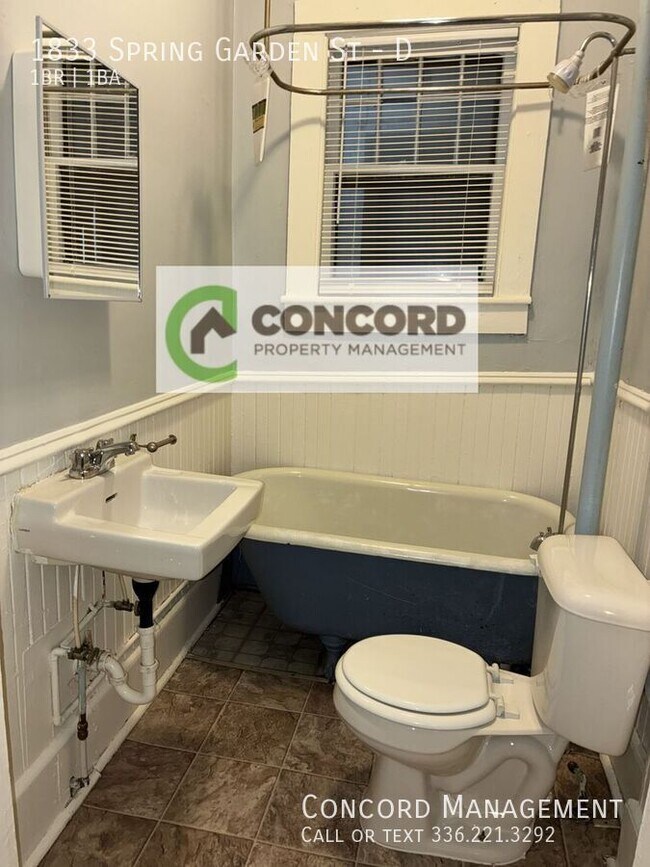 Building Photo - 1833 Spring Garden St