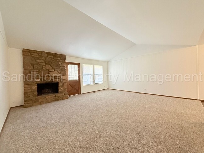 Building Photo - For Lease | South Tulsa Duplex | Available Now!