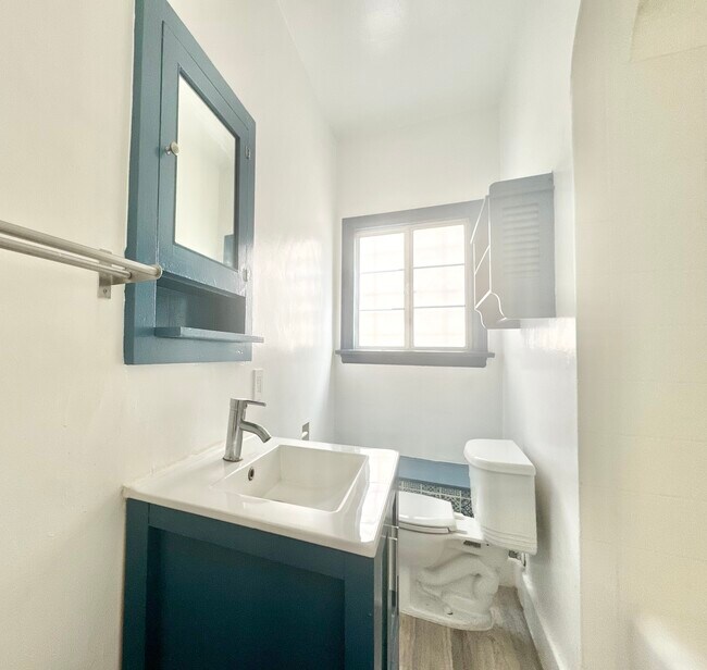 Building Photo - 1329 2nd Ave