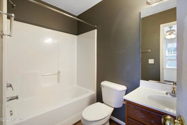 Building Photo - SHORT TERM Townhome Available!