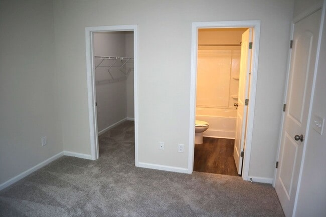 Building Photo - Three bedroom, 2.5 bath townhome in Whitsett